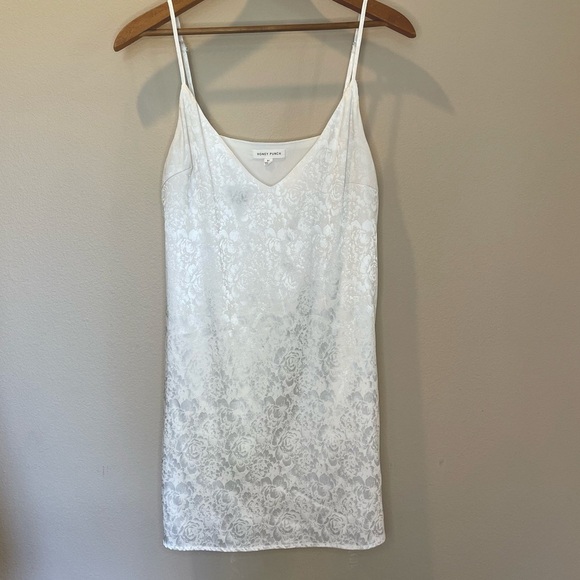 Honey Punch White Flower Design V-Neck Spaghetti Strap Mini Dress Size M - Picture 1 of 9